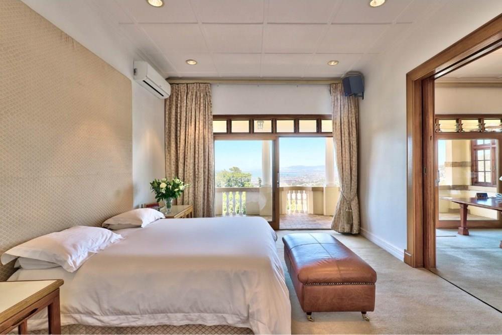 6 Bedroom Property for Sale in Oranjezicht Western Cape